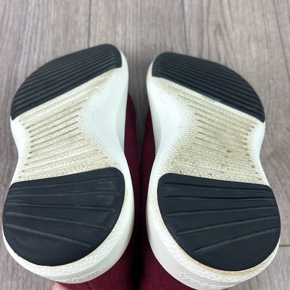 ALLBIRDS THRIVE CRIMSON WOOL RUNNER UP MIZZLE FLUFFS - Picture 7 of 8